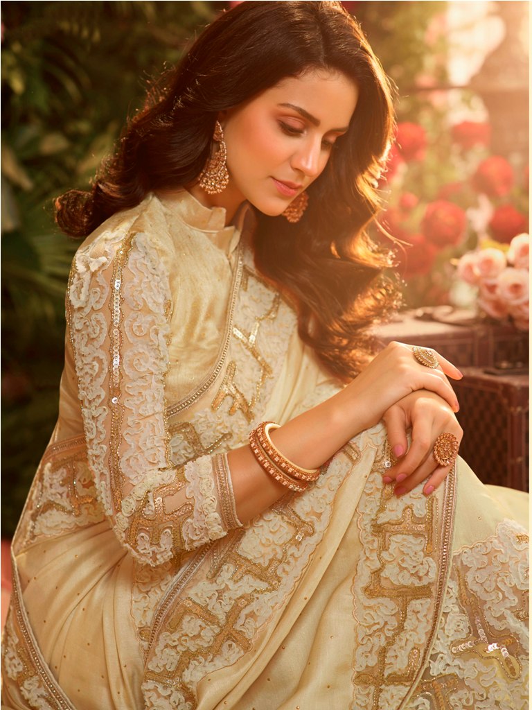 Flaunt Your Rich And Elegant Taste Wearing This Elegant Looking Designer Saree